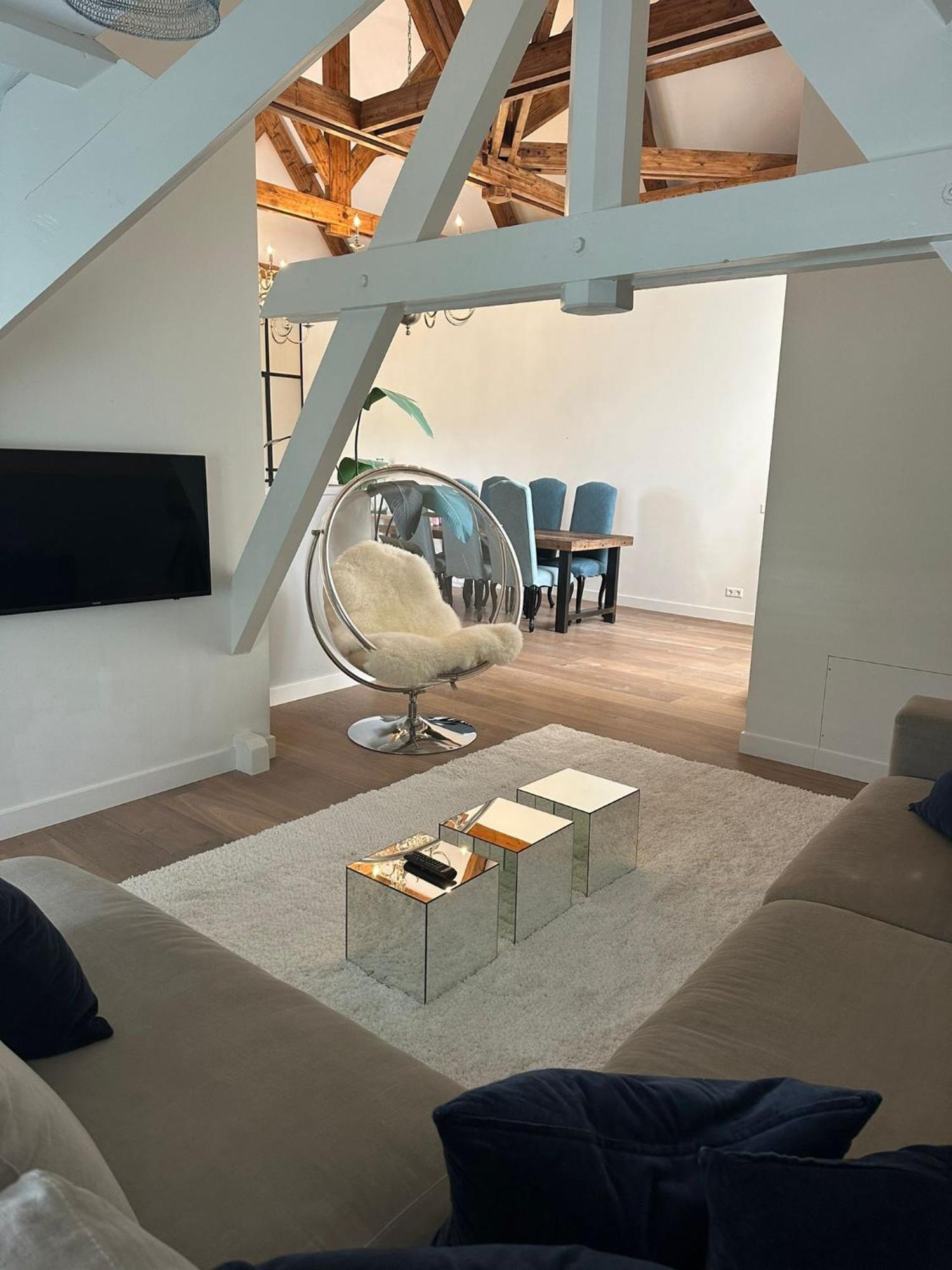 Urban Comfort Loft Apartment *